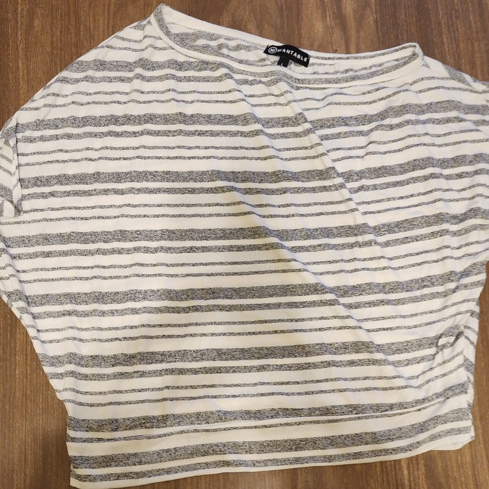 Wantable off shoulder t shirt